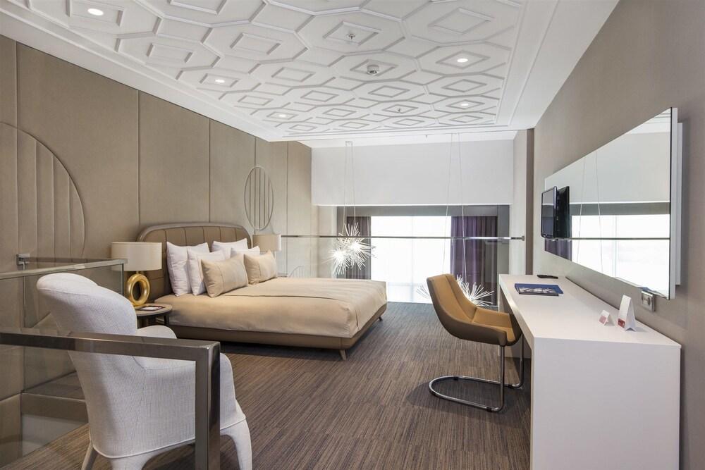 Ramada Hotel & Suites By Wyndham Izmir Kemalpasa Екстер'єр фото