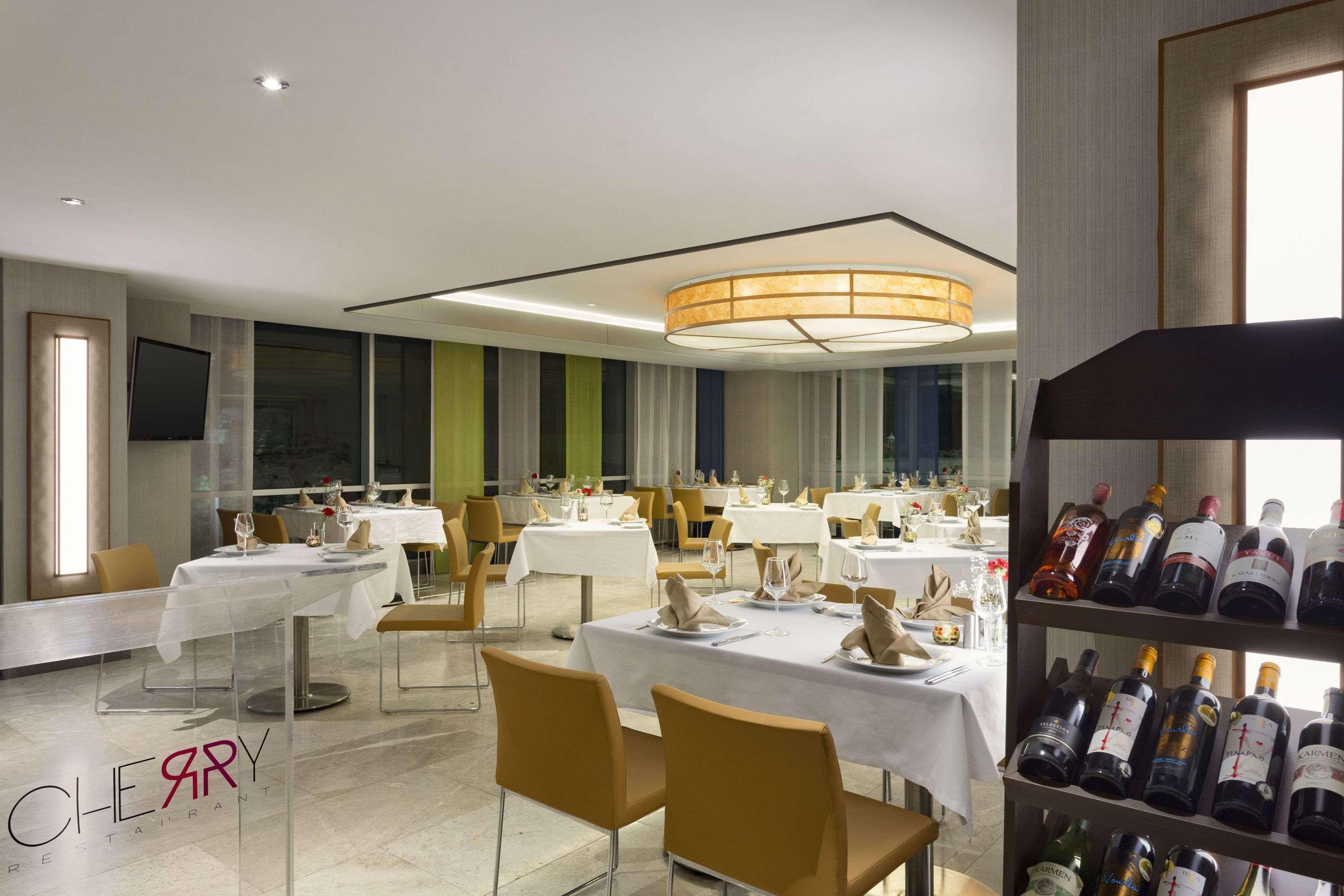 Ramada Hotel & Suites By Wyndham Izmir Kemalpasa Екстер'єр фото