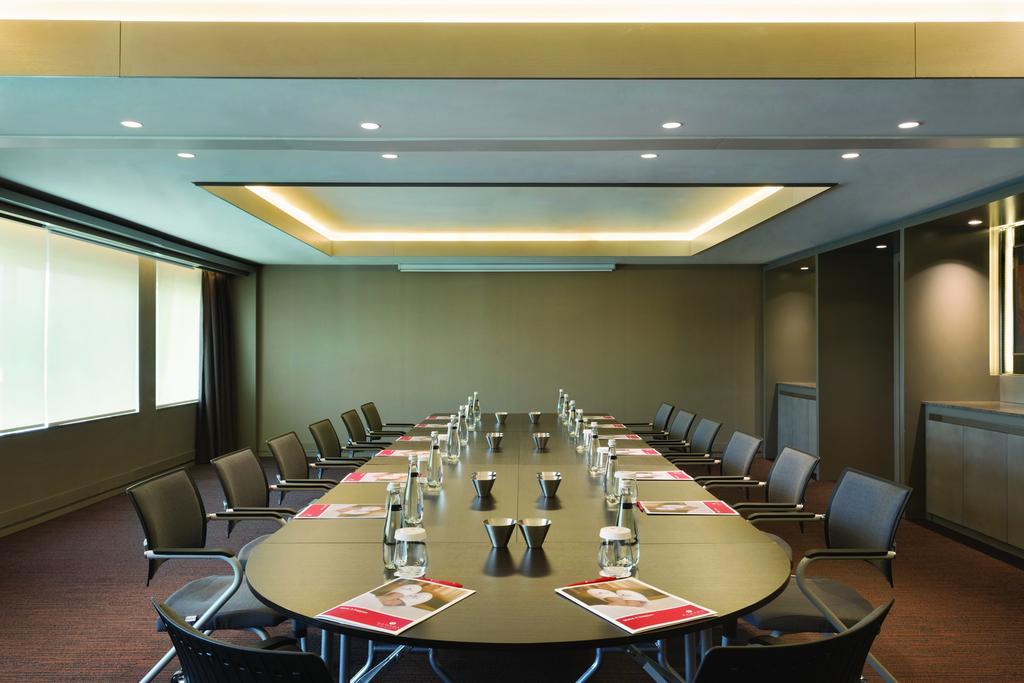 Ramada Hotel & Suites By Wyndham Izmir Kemalpasa Екстер'єр фото