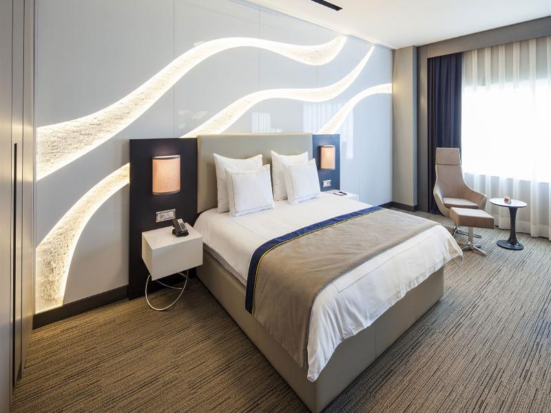 Ramada Hotel & Suites By Wyndham Izmir Kemalpasa Екстер'єр фото