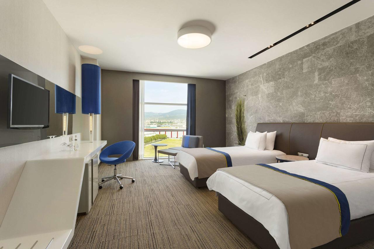 Ramada Hotel & Suites By Wyndham Izmir Kemalpasa Екстер'єр фото