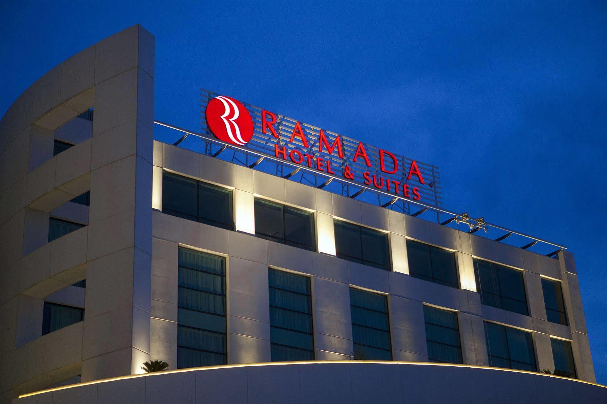 Ramada Hotel & Suites By Wyndham Izmir Kemalpasa Екстер'єр фото