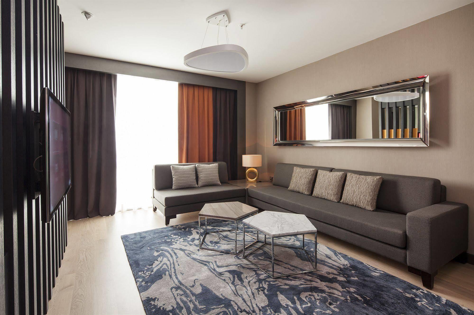 Ramada Hotel & Suites By Wyndham Izmir Kemalpasa Екстер'єр фото