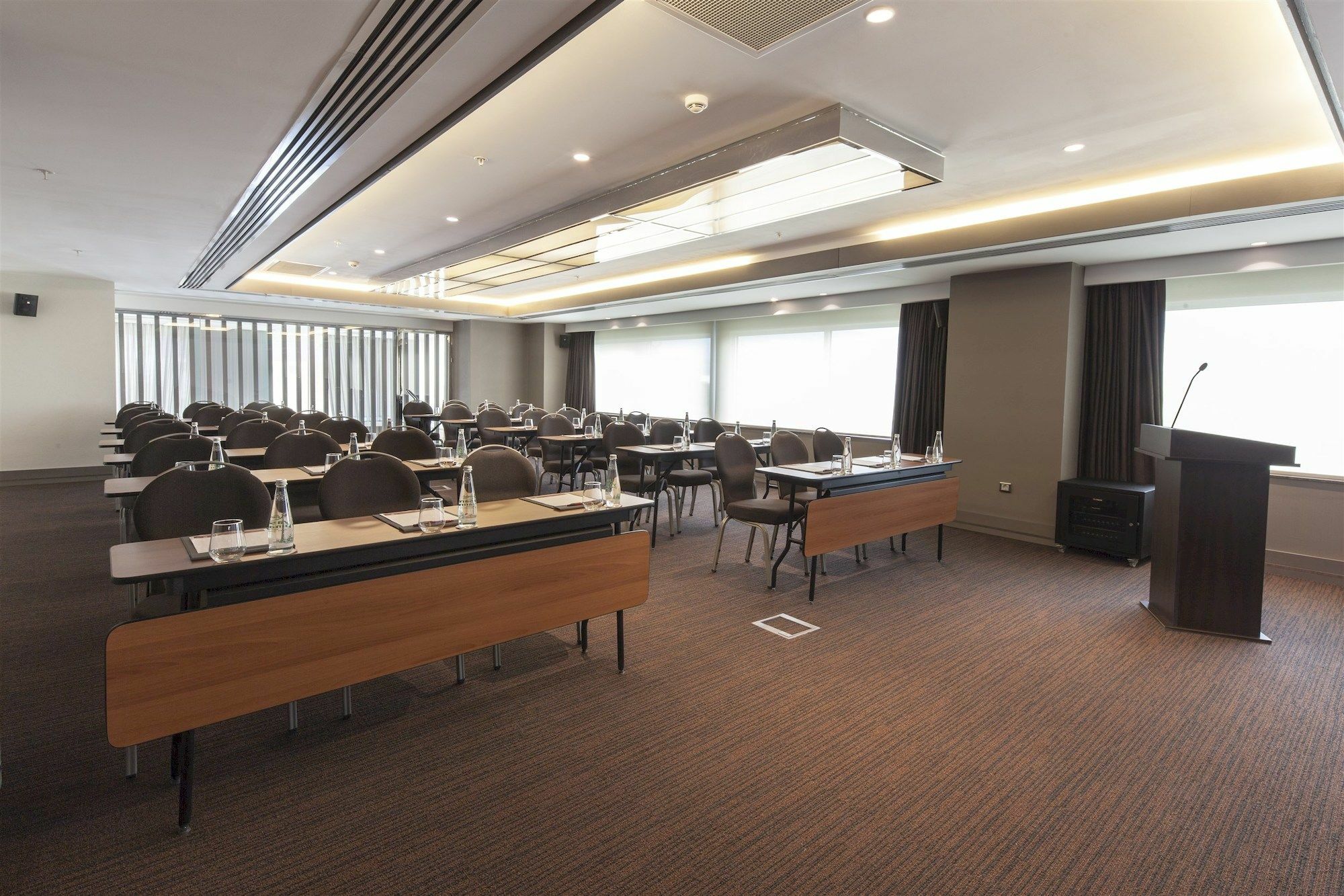 Ramada Hotel & Suites By Wyndham Izmir Kemalpasa Екстер'єр фото