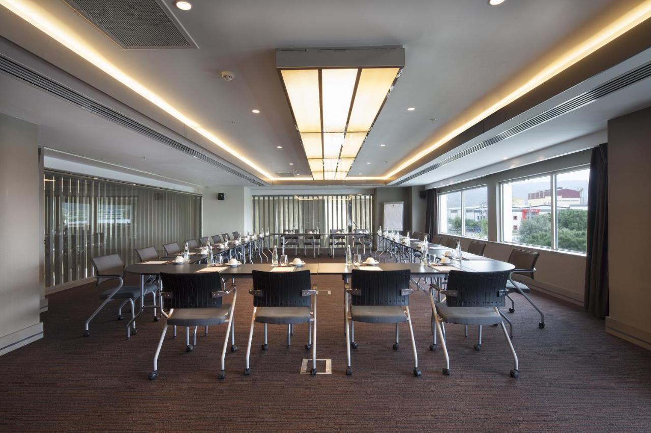 Ramada Hotel & Suites By Wyndham Izmir Kemalpasa Екстер'єр фото
