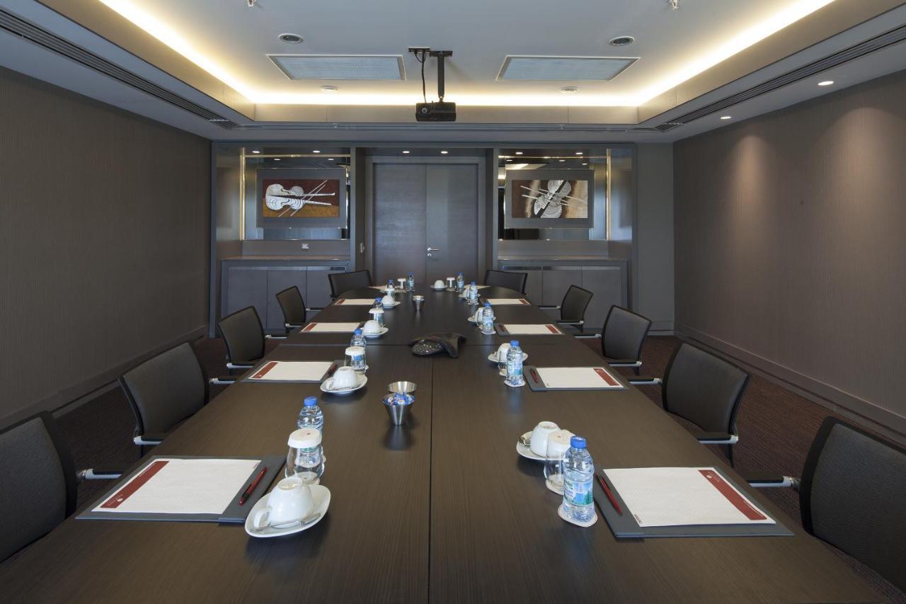 Ramada Hotel & Suites By Wyndham Izmir Kemalpasa Екстер'єр фото