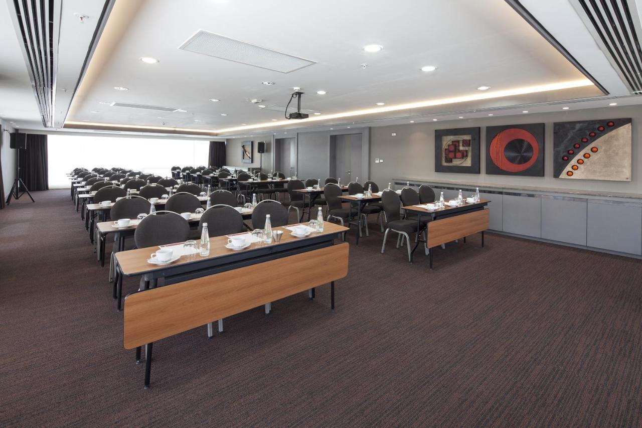 Ramada Hotel & Suites By Wyndham Izmir Kemalpasa Екстер'єр фото